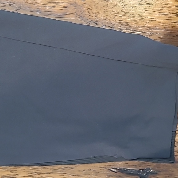 Athleta cropped Pants size 4.  Excellent Condition - Picture 3 of 10